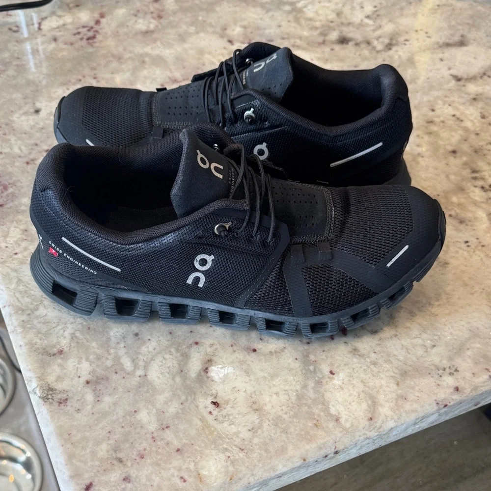 On Running Cloud 5 Black Athletic Shoes - Picture 6 of 6